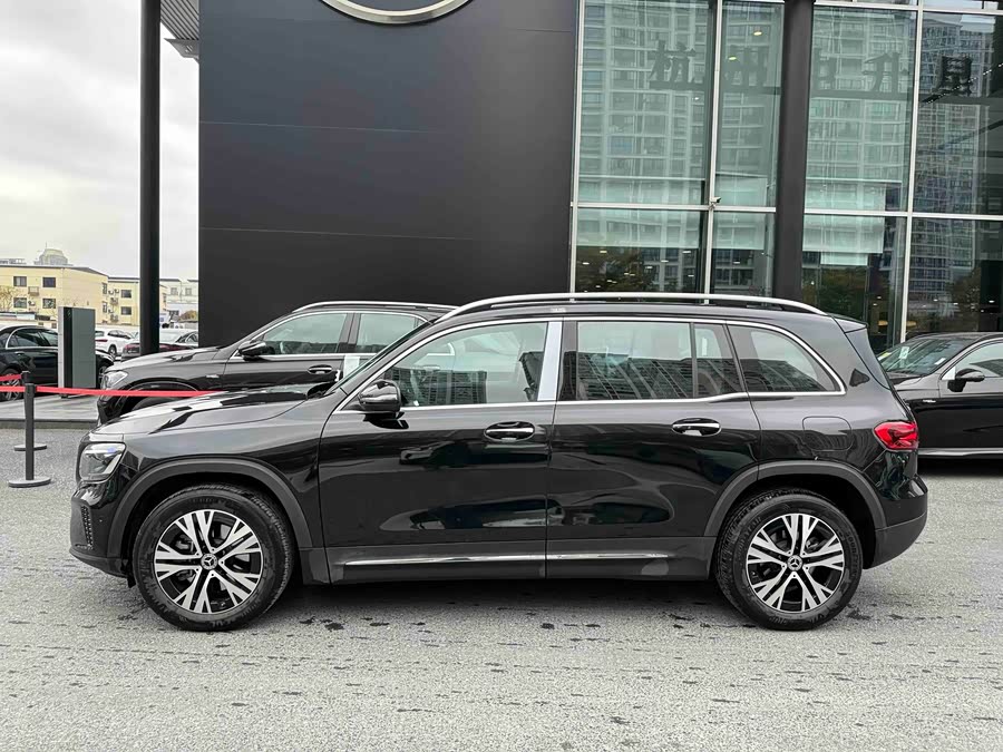 Mercedes-Benz GLB Class 2025 car image #6