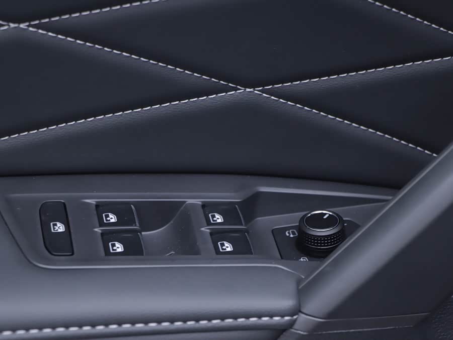 Volkswagen Tiguan L New Energy изображение автомобиля #6