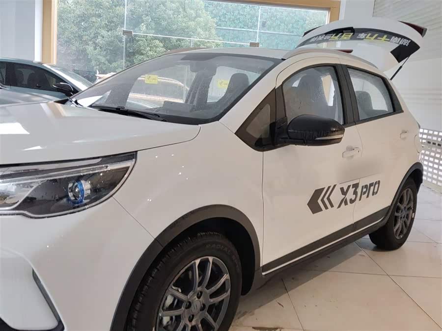X3 PRO 2025 car image #6