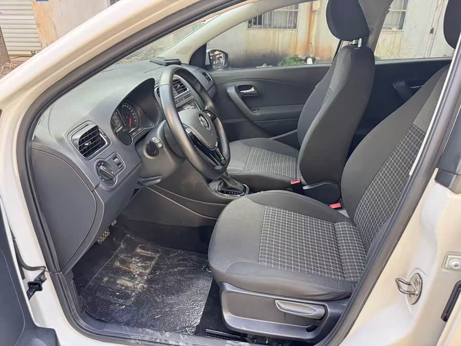 Volkswagen Polo 2018 car image #6