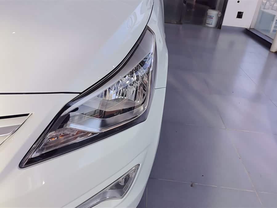 Mazda Reina Hatchback 2014 car image #6