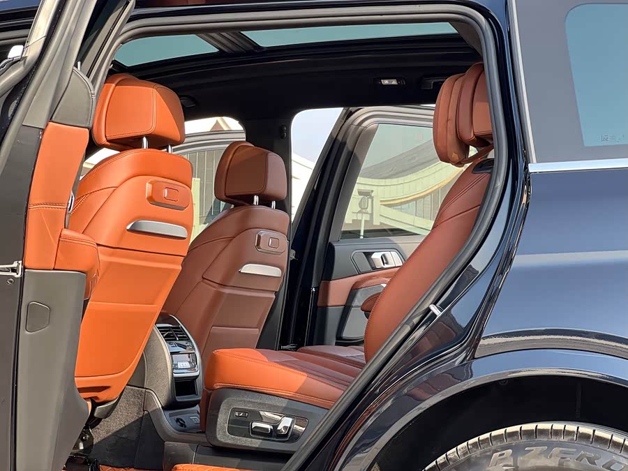 BMW X7 2024 car image #6