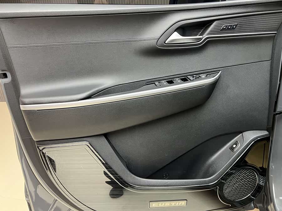 Hyundai Custo 2023 car image #6