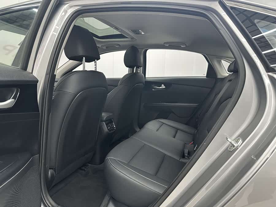 Kia K3 2021 car image #6