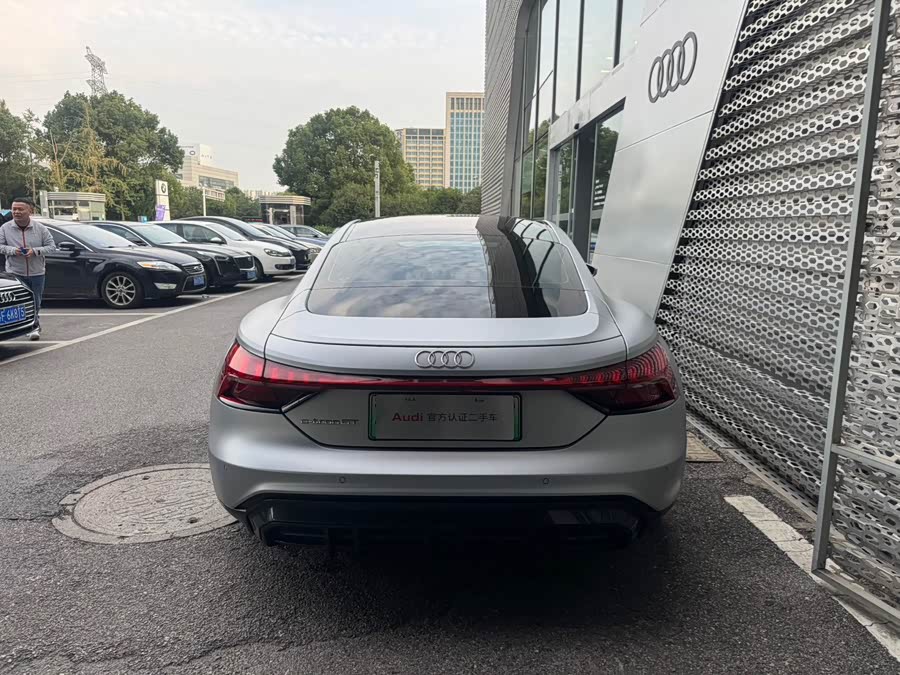 Audi e-tron GT 2024 صورة سيارة #6