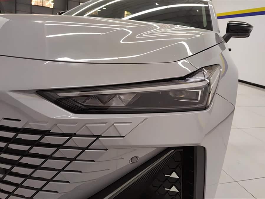 Changan UNI-V iDD 2023 car image #6