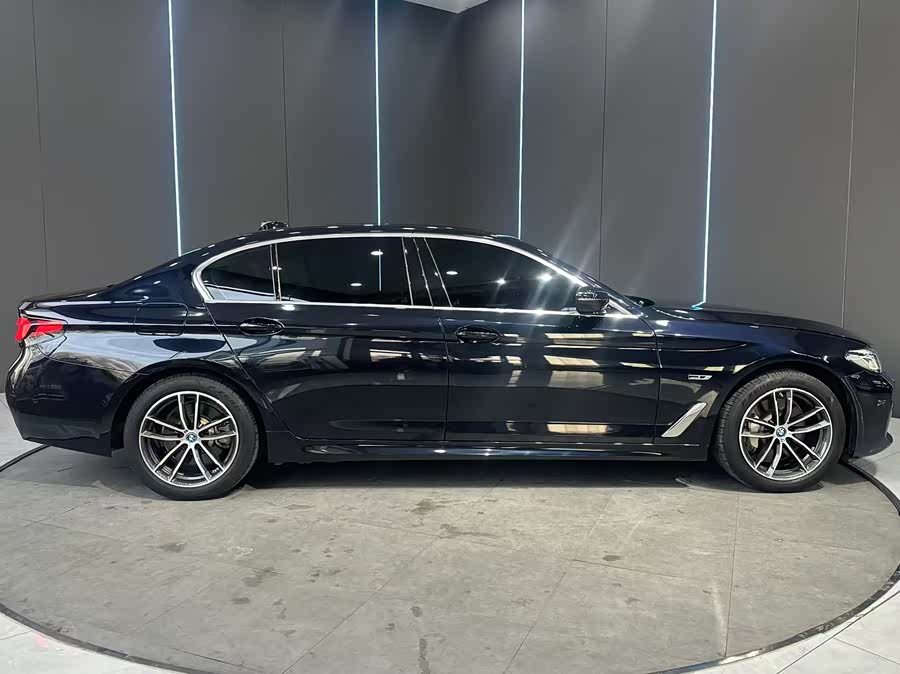 BMW 5 Series New Energy 2022 car image #6