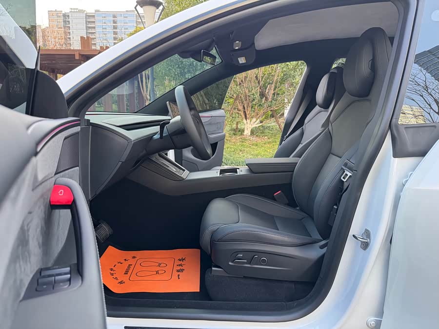 特斯拉 Model Y L 2025 汽车图片 #6