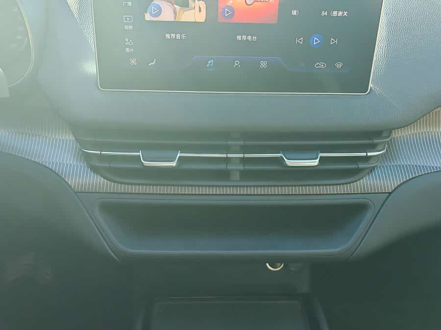 HongQi E-QM5 2022 car image #6