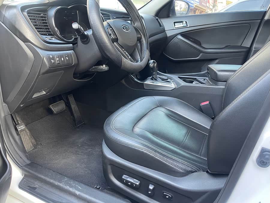 Kia K5 2012 car image #6