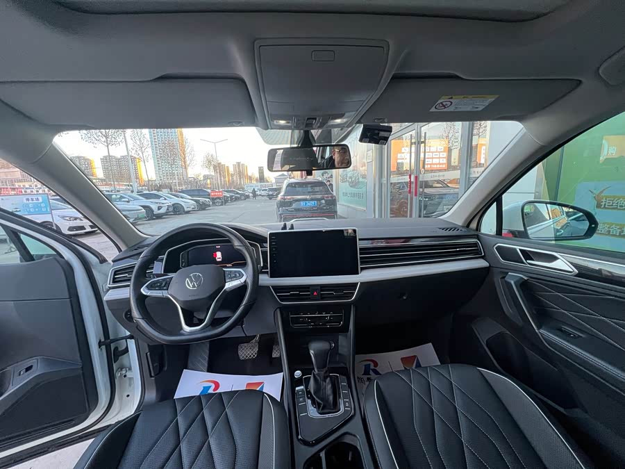 Volkswagen Tiguan L 2023 #6 Volkswagen Tiguan L 2023 car image #6