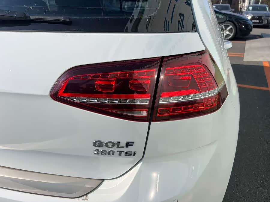 Volkswagen Golf 2017 car image #6