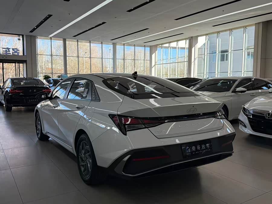 Hyundai Elantra 2025 car image #6