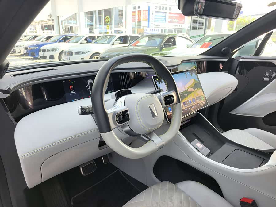 Avatr 11 2023 car image #6