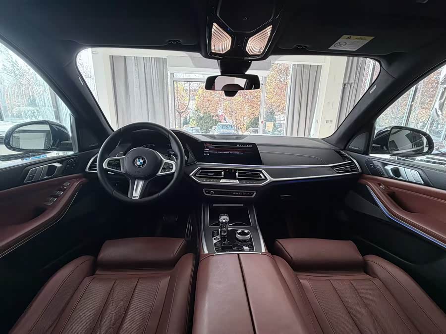 BMW X7 2020 car image #6