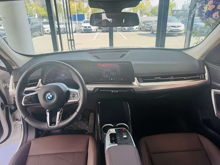 BMW iX1 2024 imagem de carro #6