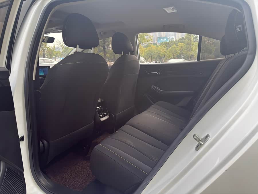 Roewe i5 2021 car image #6