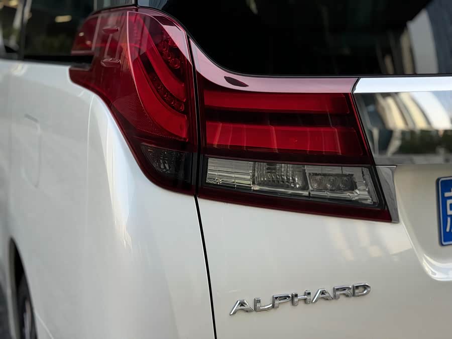 Toyota Alphard 2017 car image #6