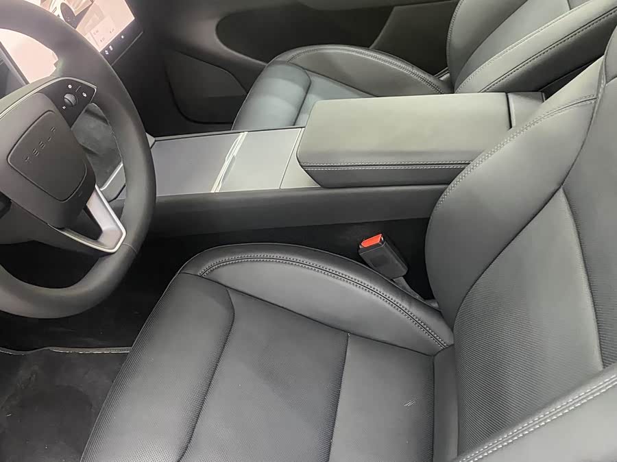 Tesla Model Y 2025 #6 Tesla Model Y 2025 car image #6