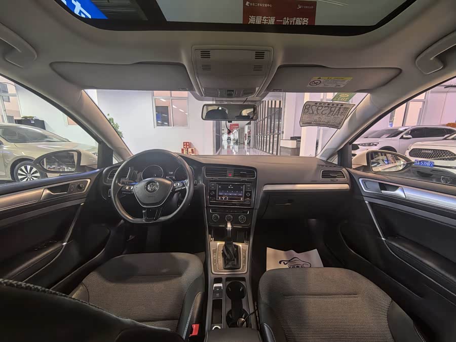 Volkswagen Golf 2018 car image #6