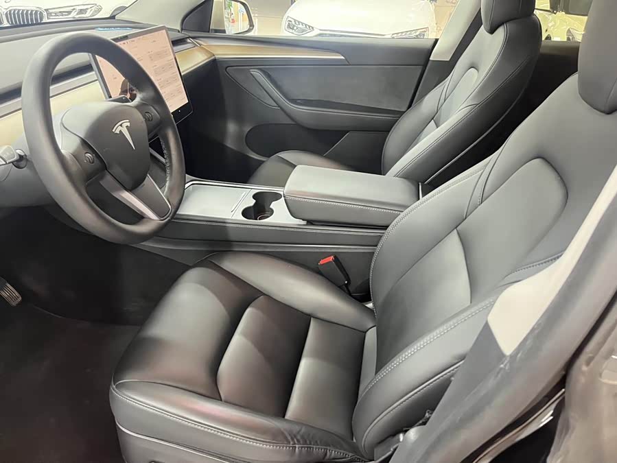 Tesla Model Y 2022 #6 Tesla Model Y 2022 car image #6