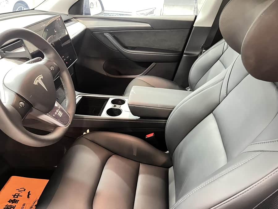 Tesla Model Y 2023 car image #6