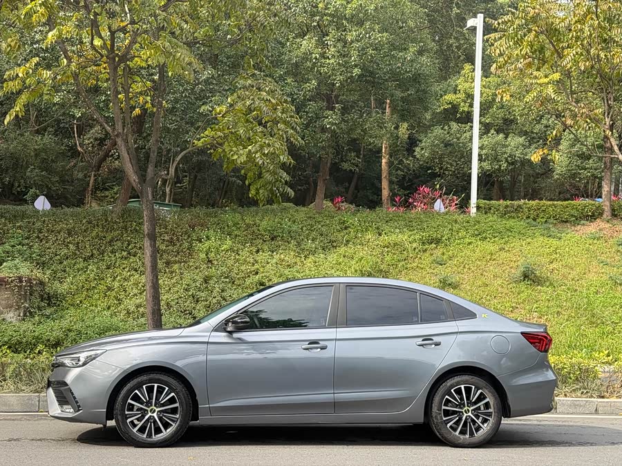 Roewe i5 2021 #6 Roewe i5 2021 car image #6