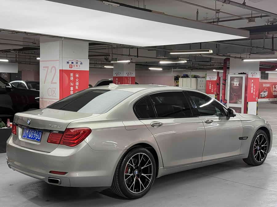 BMW 7 Series 2011 immagine di auto #6