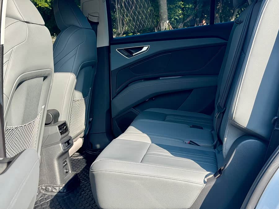 Audi Q5 e-tron 2023 immagine di auto #6