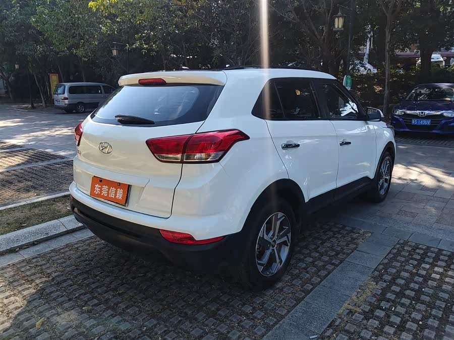 Hyundai ix25 2018 car image #6
