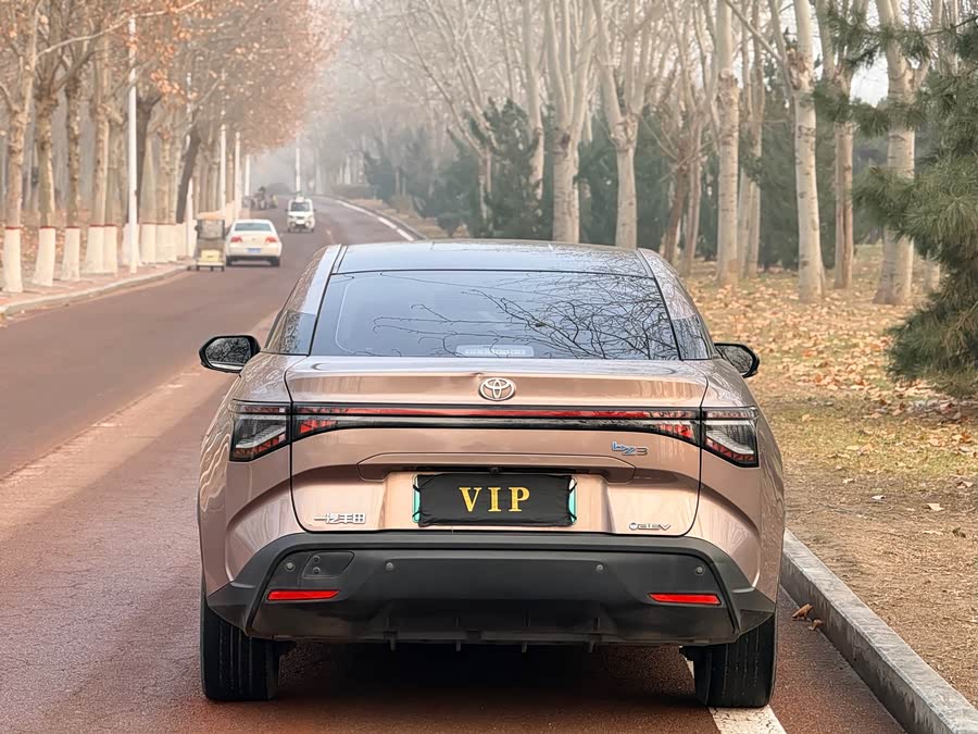 Toyota bZ3 2023 صورة سيارة #6