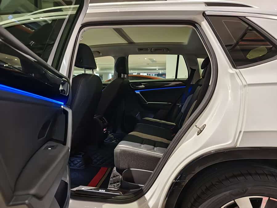 Volkswagen Tayron GTE 2020 car image #6