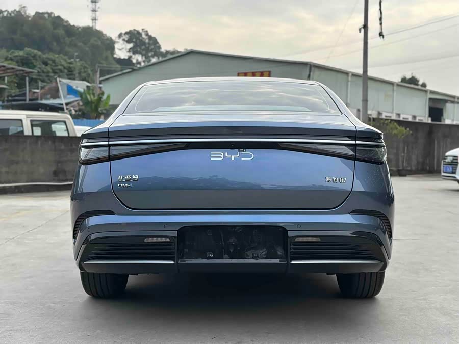 BYD Seal 07 DM-i 2025 #6 BYD Seal 07 DM-i 2025 car image #6