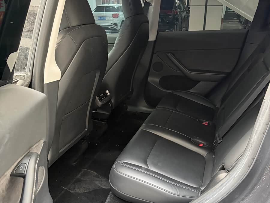 Tesla Model Y 2022 car image #6