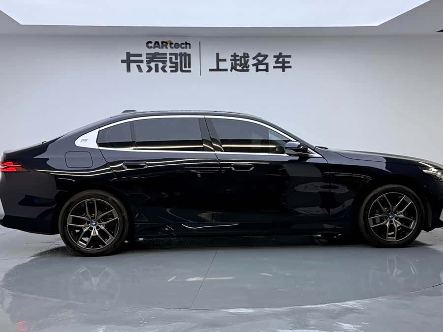 BMW i5 2024 car image #6