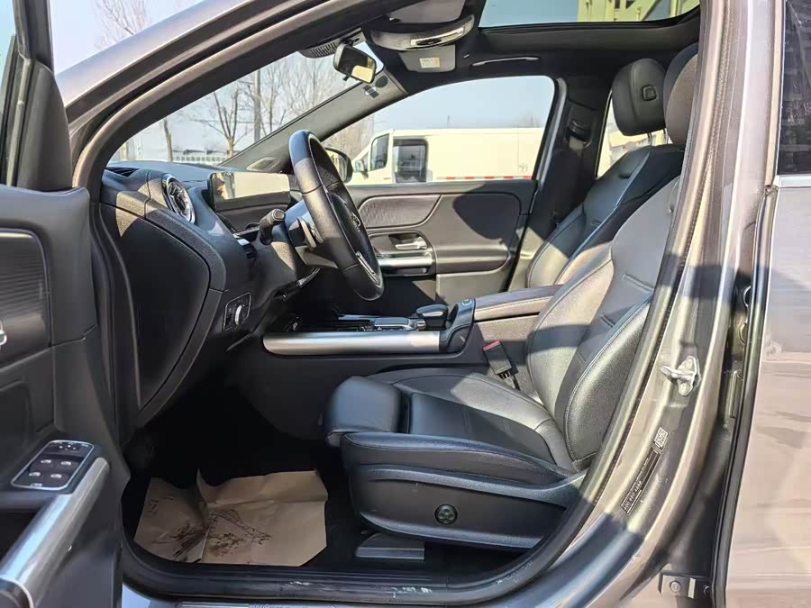 Mercedes-Benz EQA Class 2023 immagine di auto #6