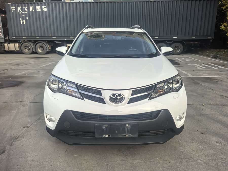 Toyota C3R 2014 car image #6