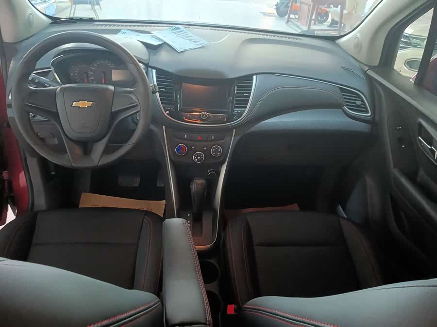 Chevrolet Tracker 2018 immagine di auto #6