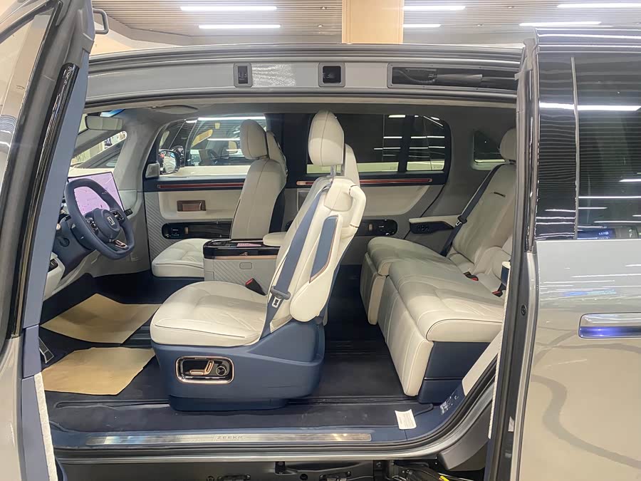 极氪 极氪MIX 2024 汽车图片 #6