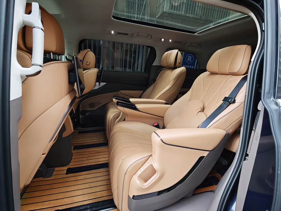 Denza D9 2023 car image #6