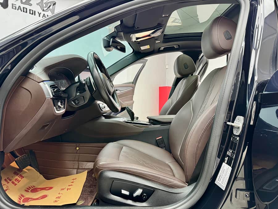 BMW 5 Series 2022 immagine di auto #6