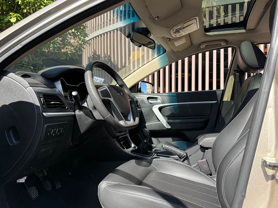 GEELY Emgrand 2017 car image #6
