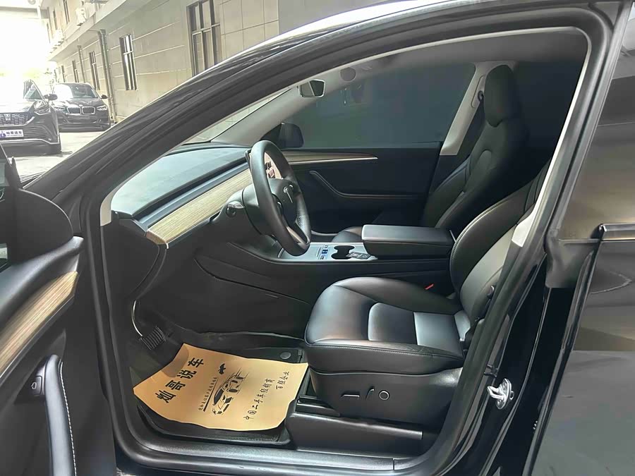 Tesla Model Y 2023 #6 Tesla Model Y 2023 car image #6