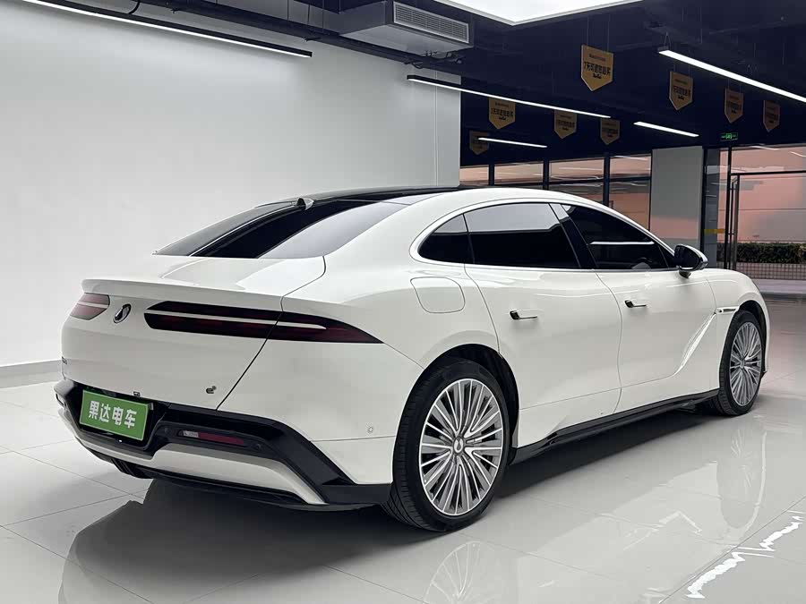 Denza Z9 2024 #6 Denza Z9 2024 car image #6