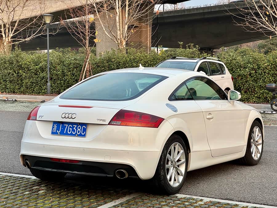 Audi TT 2011 car image #6