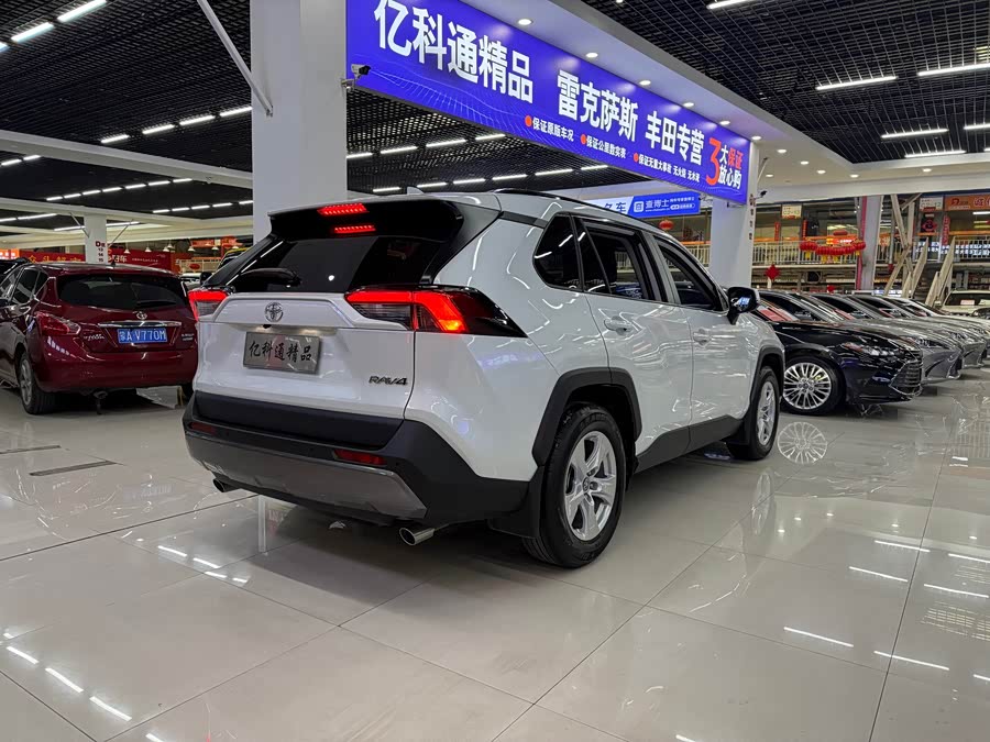 Toyota RAV4 2024 car image #6