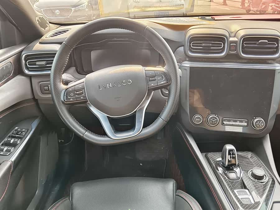 Lynk & Co 03 2019 #6 Lynk & Co 03 2019 car image #6