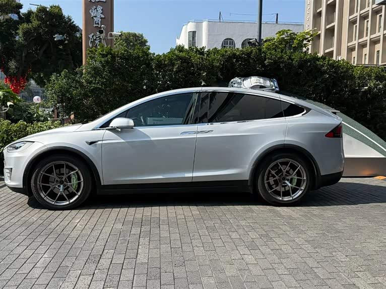 Tesla Model X 2017 car image #6