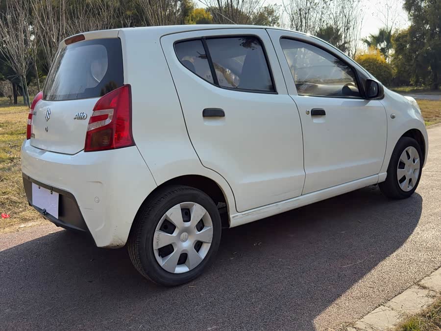 Suzuki 2013 car image #6