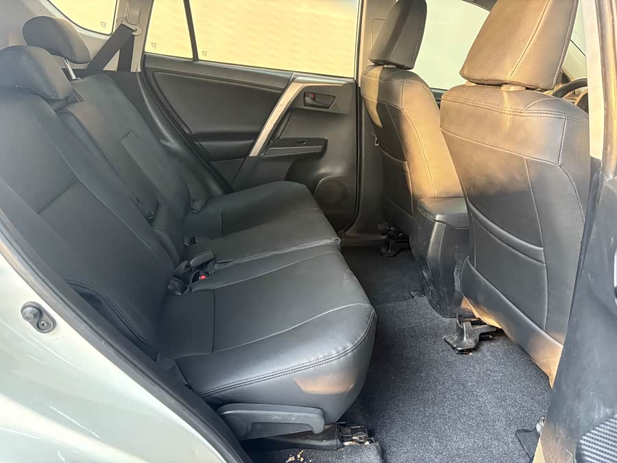 Toyota RAV4 2015 car image #6
